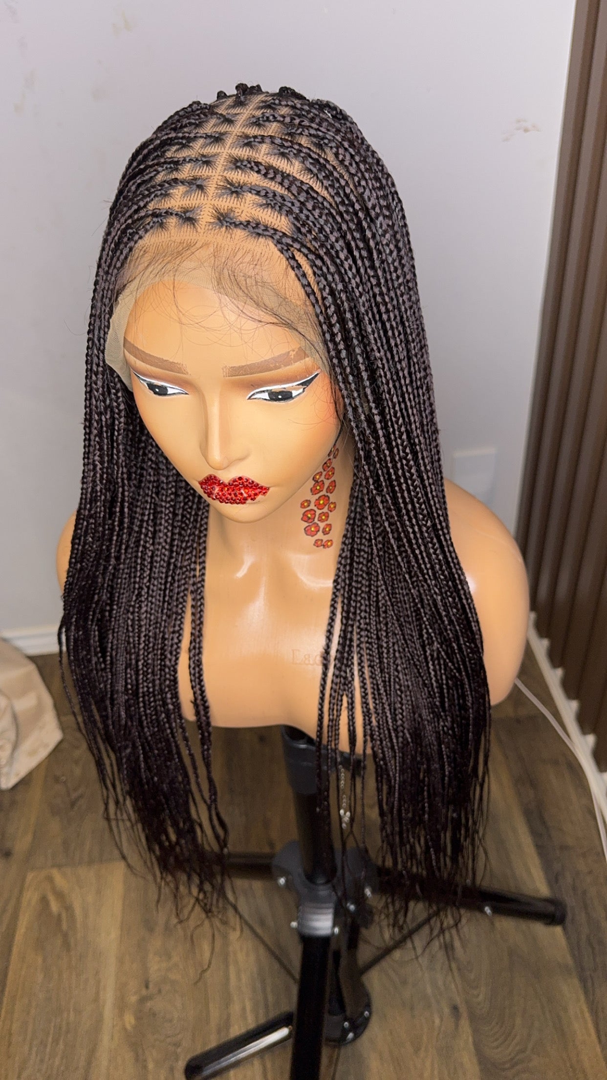 22 inches brown knotless braids